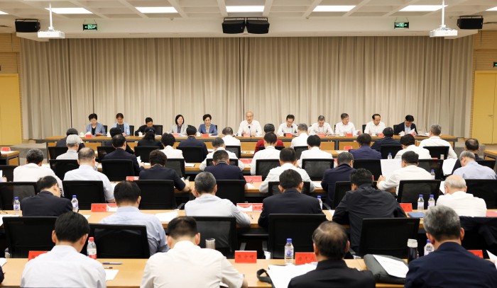 政法领导干部专题研讨班期间，最高人民法院利用晚上的时间，组织法院系统学习交流活动，研究落实研讨班精神。最高人民法院党组书记、院长张军出席。.jpg